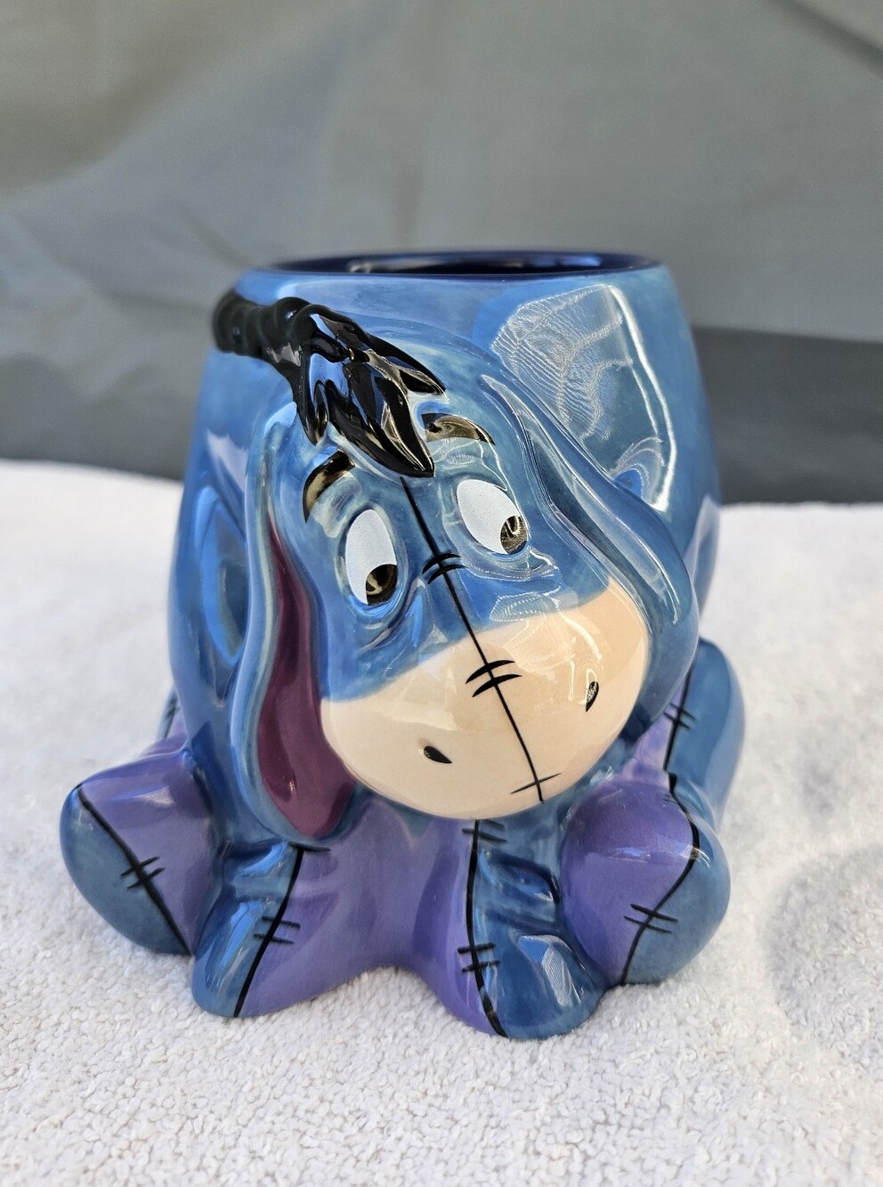 NEW NEVER USED DISNEYLAND WINNIE THE POOH EEYORE MUG LOVABLE BLUE DONKEY